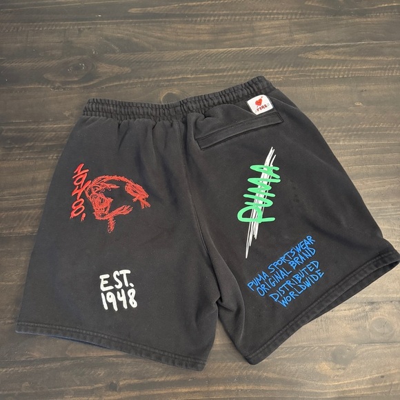 Puma Men’s Graphic Shorts - Size Large Black, Streetwear, Casual, Trendy, Unique - Picture 2 of 5